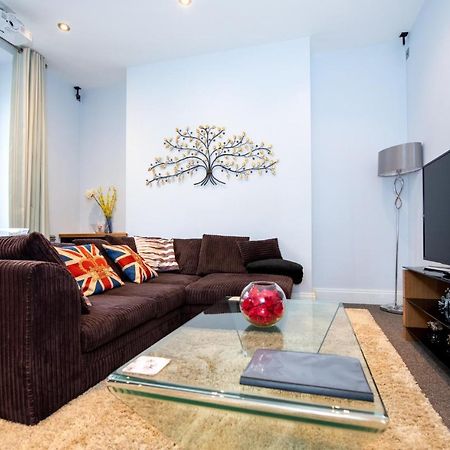 Jay'S Apartment Aberdeen Bagian luar foto
